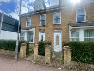 2 bedroom flat for rent in High Street, Ramsgate, CT11