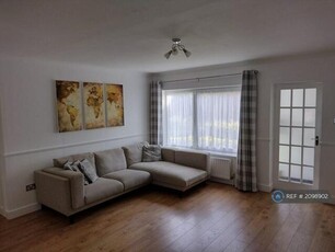 2 Bedroom Flat For Rent In Iver