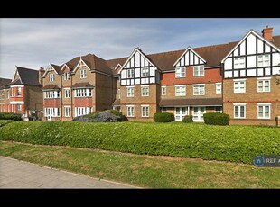 2 bedroom flat for rent in Priory House Court, London, SE6