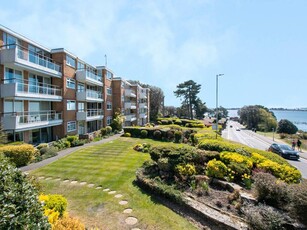 2 bedroom flat for rent in Sandbanks Road, Evening Hill, Poole, BH14