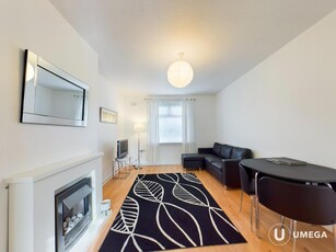 2 bedroom flat for rent in Saughton Crescent, Edinburgh, EH12