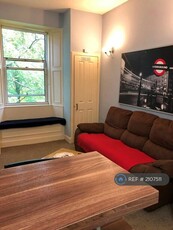 2 bedroom flat for rent in Stewart Terrace, Edinburgh, EH11