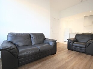 2 bedroom flat for rent in Wheatfield Road, Gorgie, Edinburgh, EH11