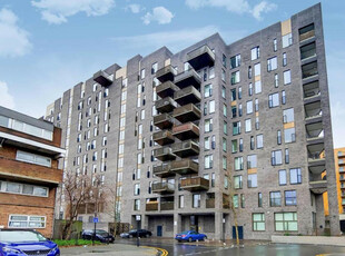2 bedroom flat for sale in Canning Town, London, E16
