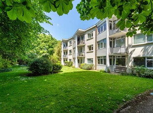 2 bedroom flat for sale in Grand Avenue, Worthing, West Sussex, BN11