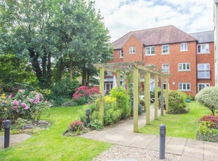 2 bedroom flat for sale in Roper Road, Canterbury, CT2