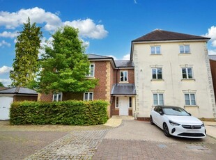 2 bedroom flat for sale in Winchester, SO22