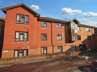 2 bedroom house for rent in Francis Court, Worplesdon Road, Guildford, GU2