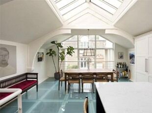 2 Bedroom House For Sale In Kensington, London