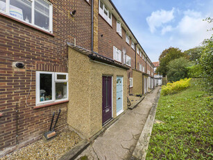 2 Bedroom Maisonette For Sale In Amersham Hill, High Wycombe