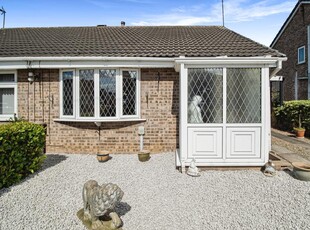 2 bedroom semi-detached bungalow for sale in Greylees Avenue, Hull, HU6