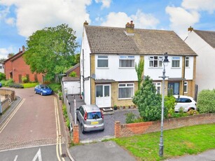 2 bedroom semi-detached house for rent in High Street Minster CT12
