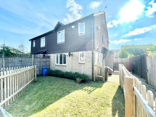 2 bedroom semi-detached house for rent in Willow Tree Glade, Calcot, Reading, Berkshire, RG31