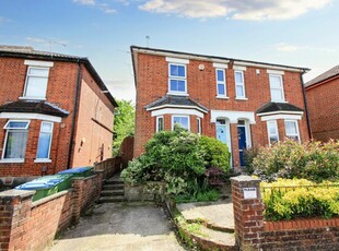 2 bedroom semi-detached house for sale in Newton Road, Bitterne Park, SO18