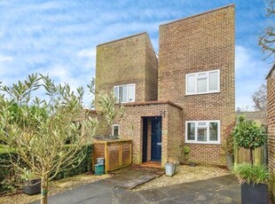 2 Bedroom Semi-detached House For Sale In Rowtown, Surrey