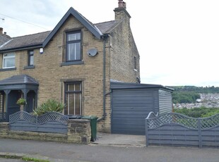 2 bedroom semi-detached house for sale in Thackley Old Road, Windhill,, BD18