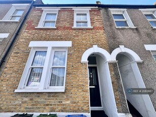 2 bedroom terraced house for rent in Blendon Terrace, London, SE18