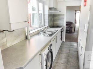 2 bedroom terraced house for rent in Warwick Street, Dunkirk, Nottingham, NG7