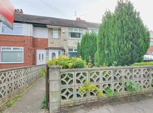 2 bedroom terraced house for sale in Wold Road, Hull, HU5