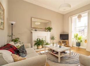 3 bed top floor flat for sale in Leith