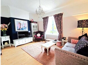 3 bed upper flat for sale in Carrick Knowe