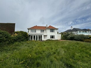 3 bedroom detached house for sale in Marine Drive, Goring-By-Sea, Worthing, BN12