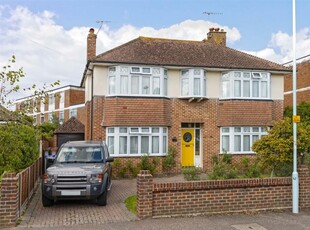 3 bedroom detached house for sale in Rectory Gardens, Worthing, BN14
