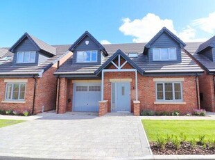 3 Bedroom Detached House For Sale In Surrey Avenue, Leigh