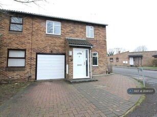 3 bedroom end of terrace house for rent in Sellafield Way, Reading, RG6