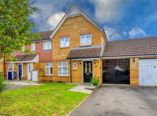 3 bedroom end of terrace house for sale in Clonmel Close, Caversham, RG4