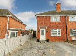 3 bedroom end of terrace house for sale in Merton Road South, Reading, RG2