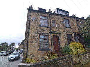 3 bedroom end of terrace house for sale in Wensley Bank West, Thornton, BD13