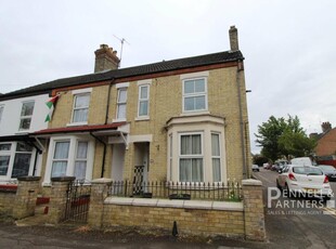 3 bedroom end of terrace house for sale in West Parade, Peterborough, PE3
