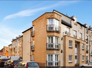 3 bedroom flat for rent in 7, Waverley Park, Edinburgh, EH8 8EW, EH8