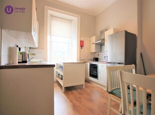 3 bedroom flat for rent in Dalry Road, Dalry, Edinburgh, EH11