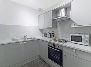 3 bedroom flat for rent in Steels Place, Morningside, Edinburgh, EH10