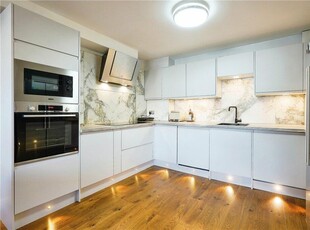 3 bedroom flat for sale in Goulden House, Bullen Street, London, SW11