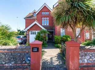 3 bedroom flat for sale in West Parade, Worthing, West Sussex, BN11