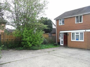 3 bedroom house for rent in Harwich Close, Lower Earley, RG6