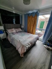 3 bedroom house share to rent Mitcham, CR4 1XR