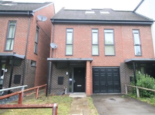 3 bedroom semi-detached house for rent in Arthur Street, Bentley, Doncaster, South Yorkshire, DN5