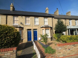 3 bedroom semi-detached house for rent in Cherry Hinton Road, Cambridge, CB1