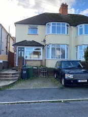 3 bedroom semi-detached house for rent in Crunden Road, Eastbourne, BN20