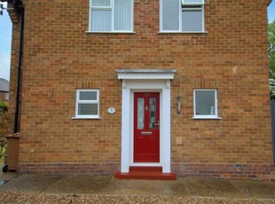 3 bedroom semi-detached house for rent in Fernwood Crescent, Wollaton, Nottingham, NG8 2GE, NG8