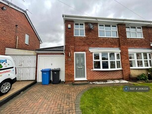 3 bedroom semi-detached house for rent in Stirling Close, Woolston, Warrington, WA1