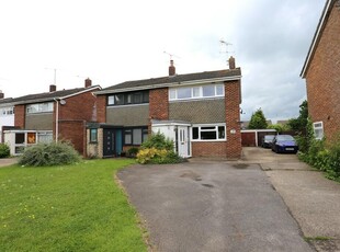 3 bedroom semi-detached house for sale in Austin Road, Woodley, RG5