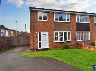 3 bedroom semi-detached house for sale in Bradshaw Avenue, Glen Parva, Leicester, LE2