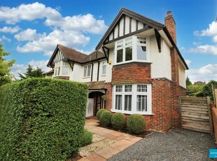 3 bedroom semi-detached house for sale in Craig Avenue, Reading, RG30