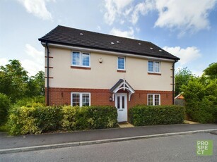 3 bedroom semi-detached house for sale in George Palmer Close, Reading, Berkshire, RG2