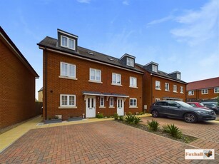 3 bedroom semi-detached house for sale in Ivan Blatny Close, Ribbons Park, Ipswich, IP3